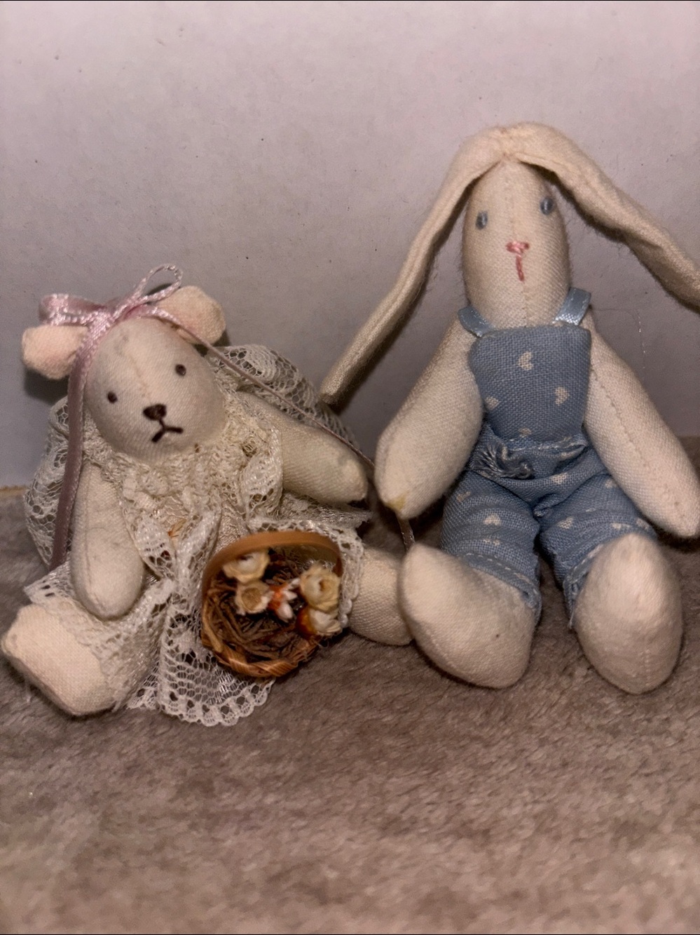 Vintage Tiny Cream Fabric Bunny and Bear cottage core Overalls basket flowers - Picture 5 of 5